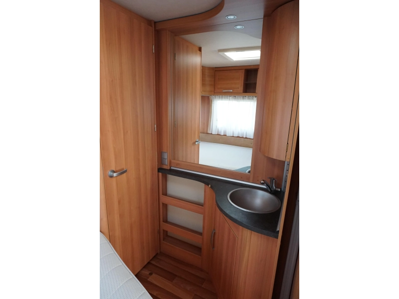 Eriba Sporting Jive 465 Frans bed - mover -luifel  foto: 7