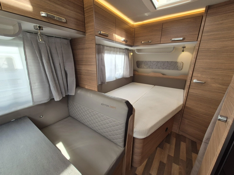 Weinsberg CaraOne Edition HOT 500 FDK Stapelbed  foto: 13
