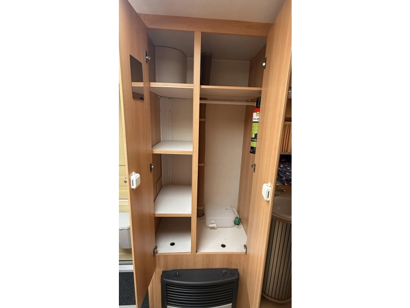 Home-Car Racer Spirit 45 FHU frans bed rondzit toilet  foto: 10