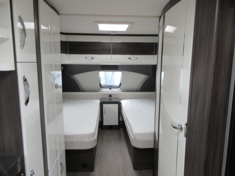 Hobby Prestige 560 UL RONDZIT HOGE KOELKAST 