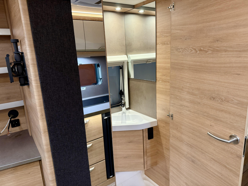 Knaus Sudwind Black Selection 460 EU Zomer Airco Actie!  foto: 14
