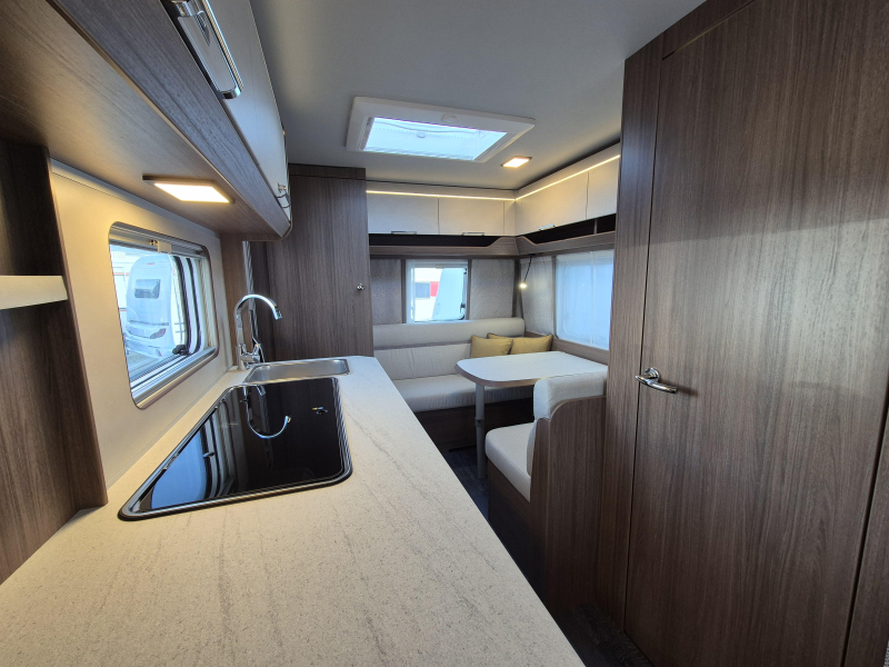 Tabbert Cazadora 420 QD 2.3 Indeling met mega keuken!  foto: 17