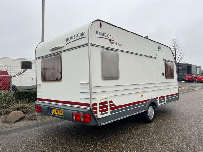 HOME-CAR Racer 45 Spirit | Fransbed | Dinette | Fietsenrek voor | Kachel | Koelkast | Toilet en wasbak foto: 4