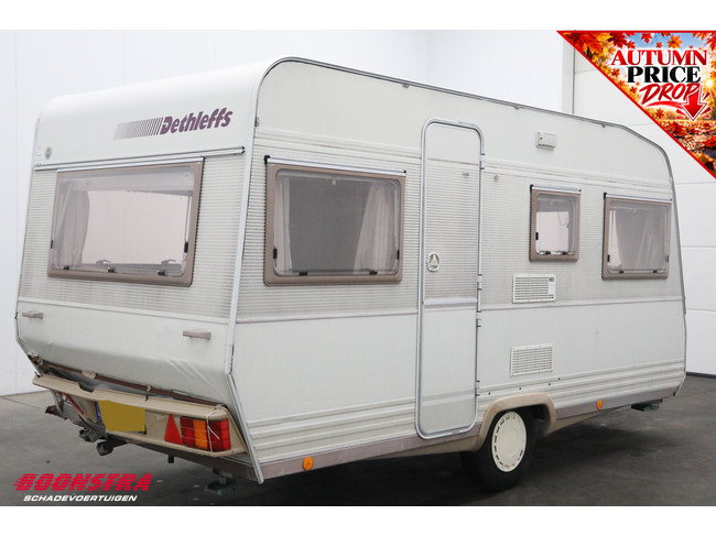 Dethleffs RB 5A Dwarsbed Middenkeuken foto: 2