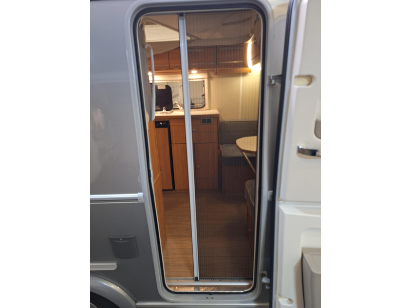 Eriba Touring 410 GT Lengte slaper zitje mover  foto: 12