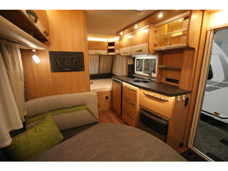 Knaus Sudwind Silver Selection 420 QD Mover Thule 6300 Voortent  foto: 14