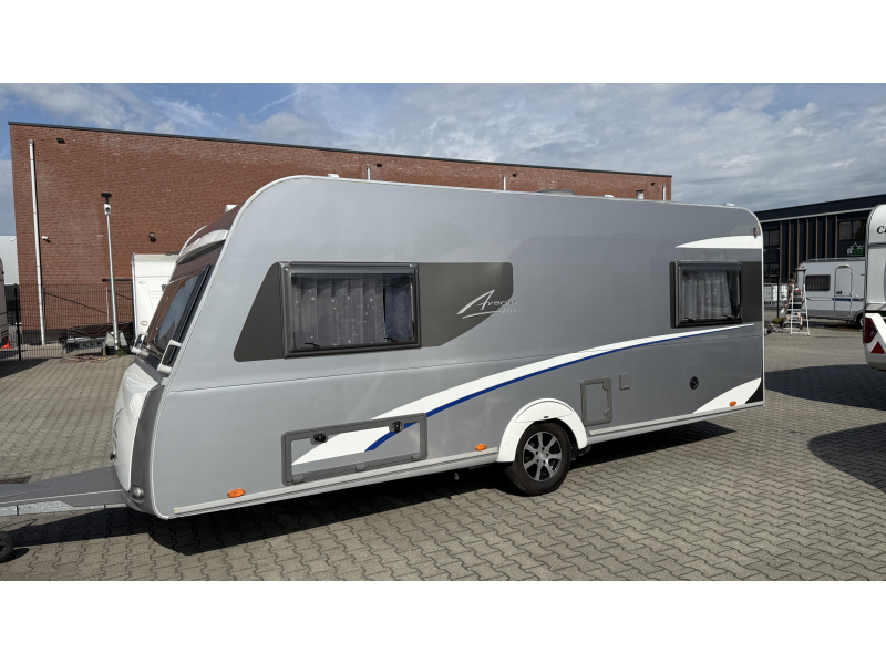 Bürstner Averso Fifty 500 TL enkele bedden rondzit  foto: 15