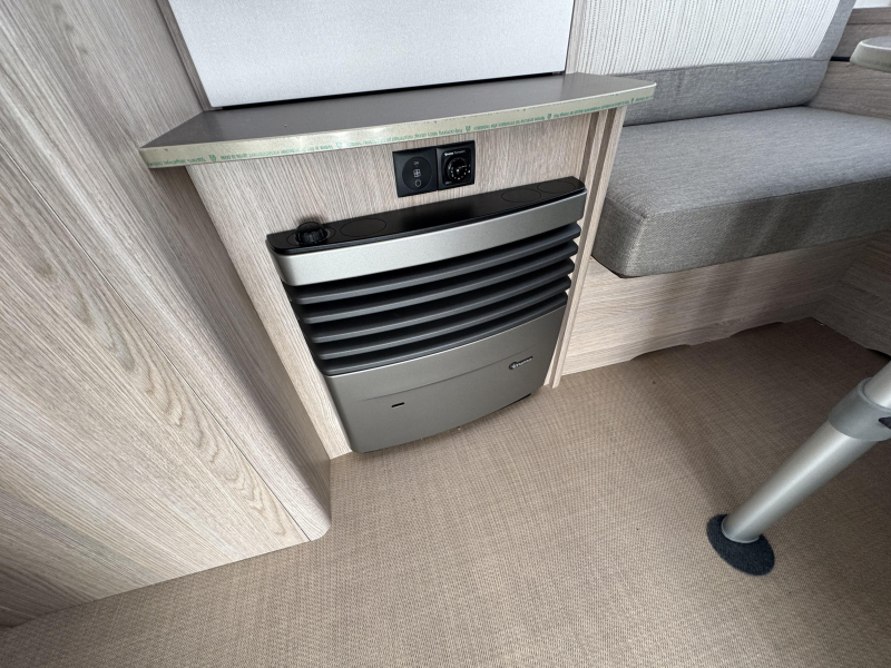 Bürstner Premio Life 480 TL Mover en Thule luifel  foto: 2