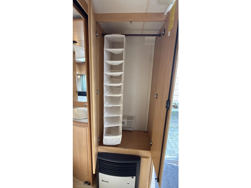 Hobby De luxe Easy 460 UFE frans bed rondzit toilet  foto: 8