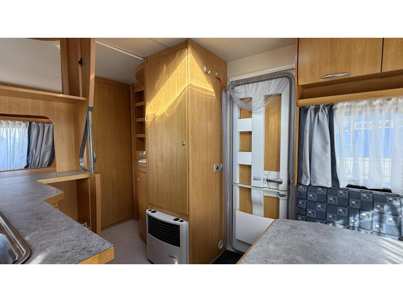 Eifelland Holiday 465 TF frans bed rondzit toilet  foto: 7