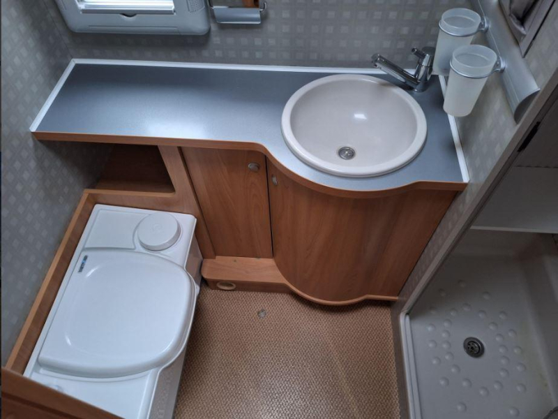 Bürstner Elegance 690 I 205CM BED-LPG+ZONNEPANEEL  foto: 8