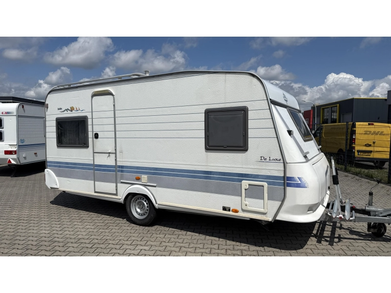 Hobby De luxe Easy 460 UFE frans bed rondzit toilet  hoofdfoto: 1