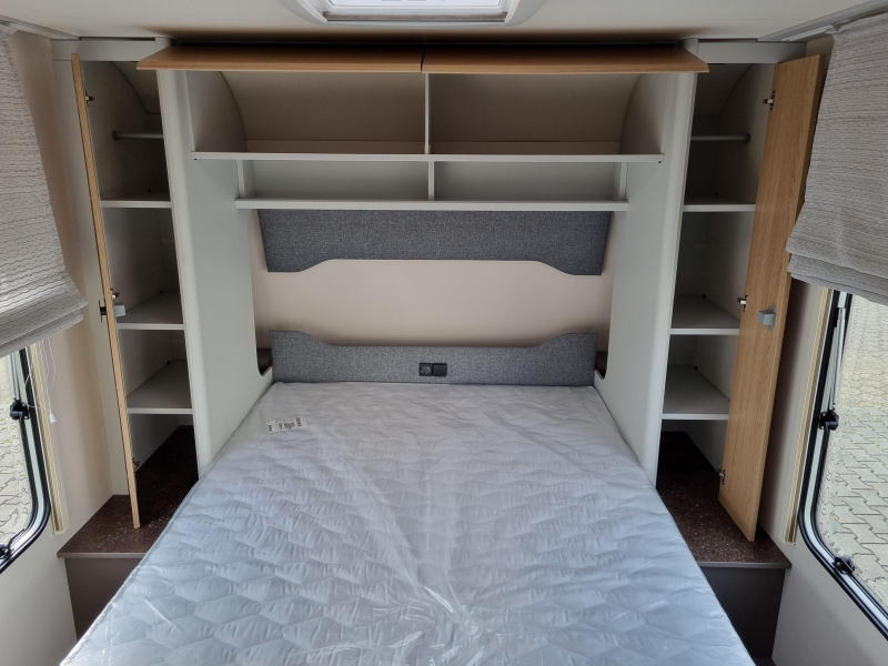 Bürstner B66 485 TS Queens bed - 1800 kg  foto: 12