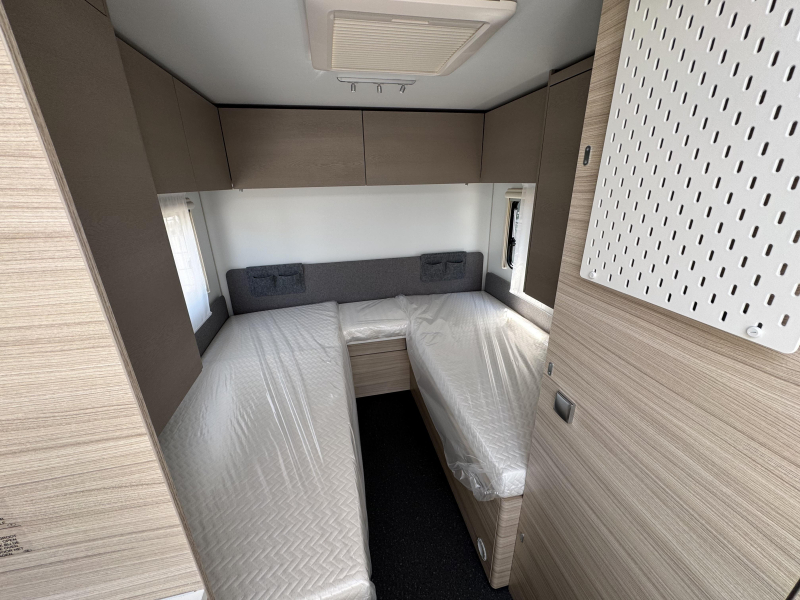 Adria Altea 502 UL 60 Year, deur met raam 