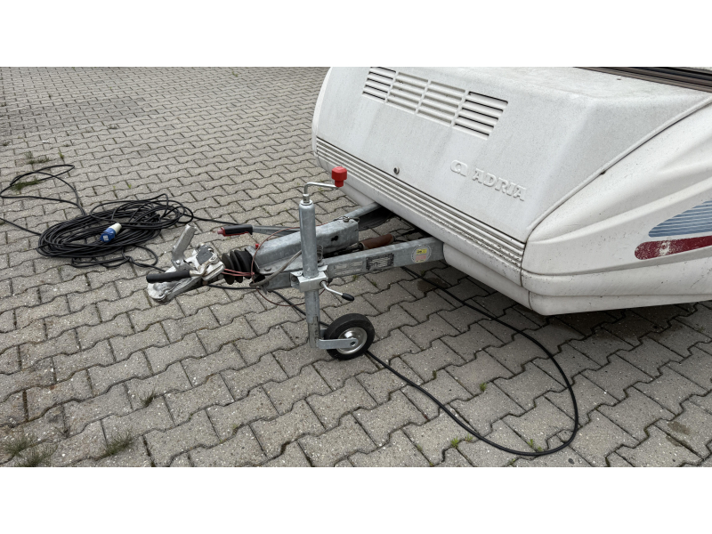 Adria Optima 425 TK vast bed zit toiletruimte  foto: 15