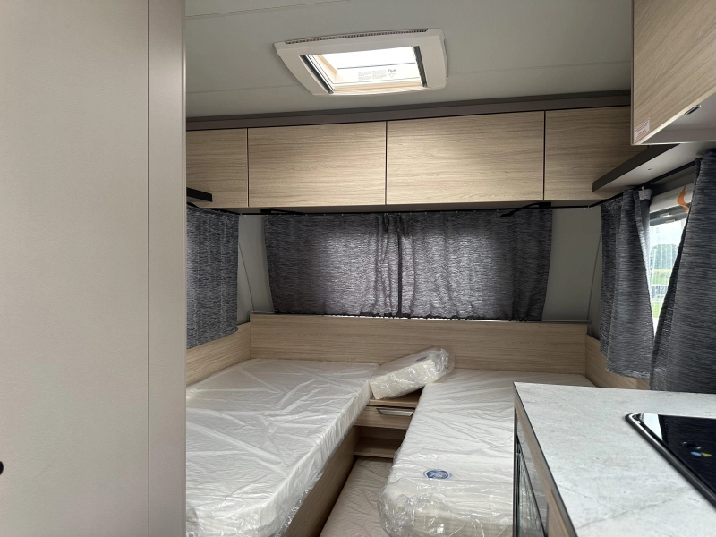 Weinsberg CaraLife 470 EU enkele bedden / dinette  foto: 5
