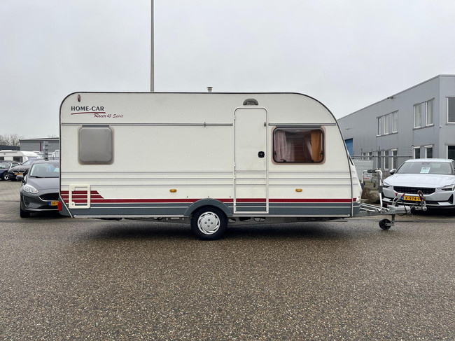 HOME-CAR Racer 45 Spirit | Fransbed | Dinette | Fietsenrek voor | Kachel | Koelkast | Toilet en wasbak foto: 3