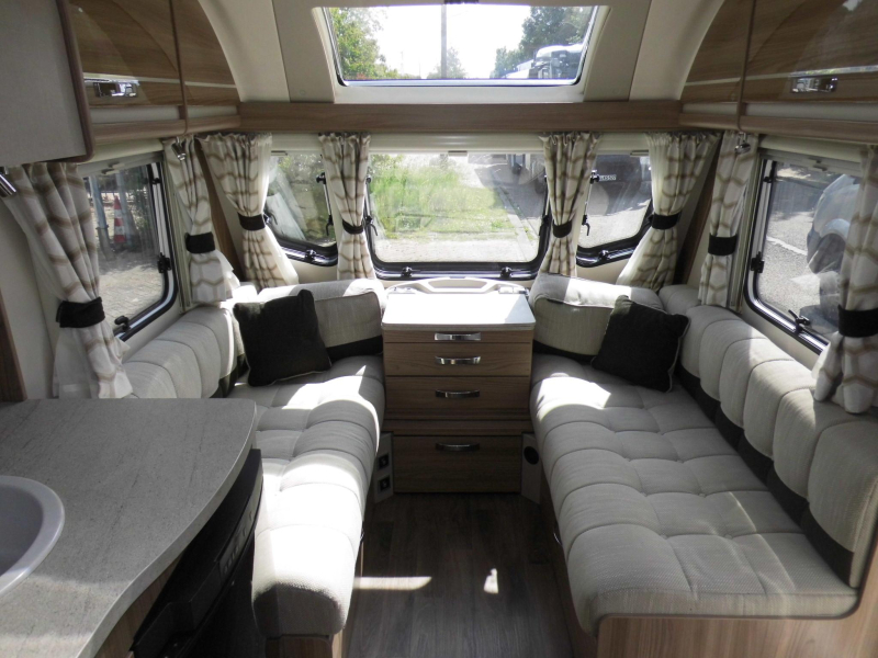 Sprite Cruzer 492 SR Mover, cassetteluifel ATC  foto: 2