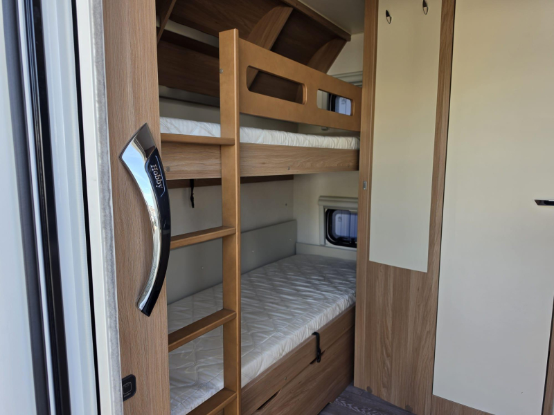 Hobby De Luxe 490 KMF Stapelbed, 6 persoons! 