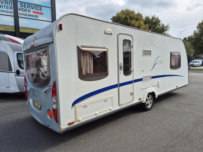 Bürstner 525 TS Belcanto Queens bed kleine voortent foto: 1