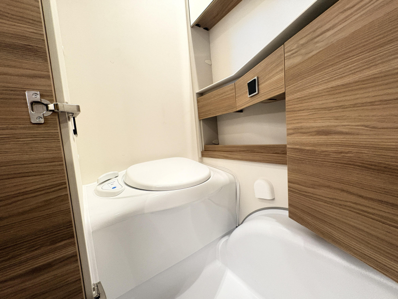 Dethleffs Nomad 460 EL enkele bedden / buitengas  foto: 10