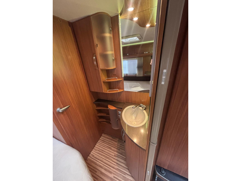 Adria Adora 462 PU voortent, fietsenrek.  foto: 11