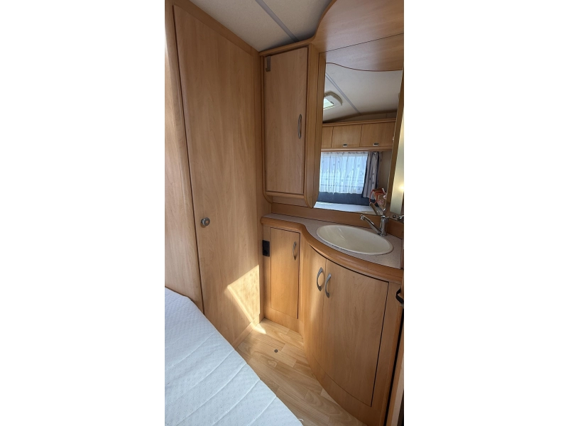 Hobby De luxe Easy 500 KMFE stapelbed zit frans bed  foto: 10
