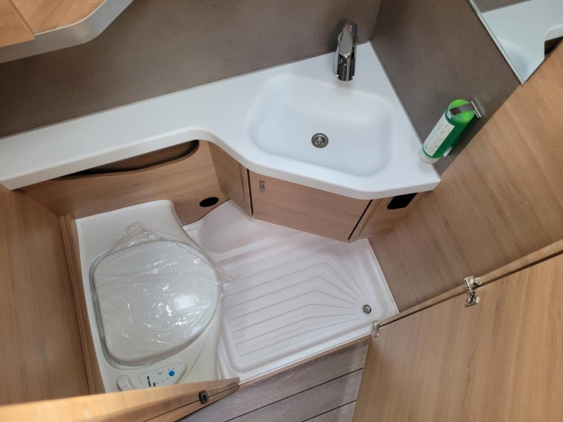 Knaus Sudwind Black Selection 460 EU Red Edition  foto: 7