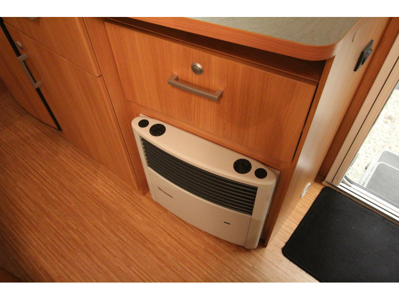 Knaus Sport Special 420 QD Voortent, Fietsenrek, LMV  foto: 17