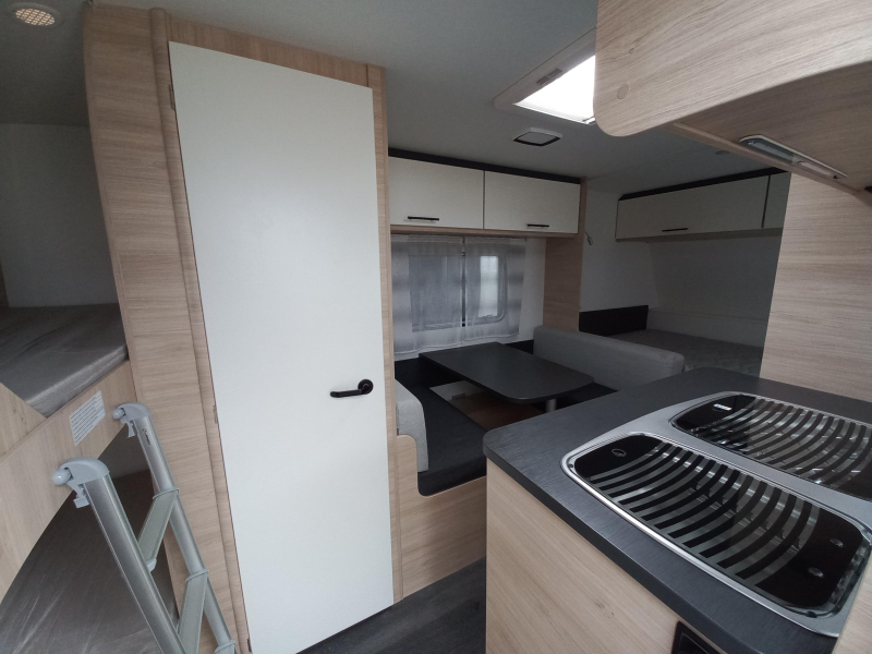 Caravelair Alba Family 466 voortent-uitbouw-mover  foto: 3