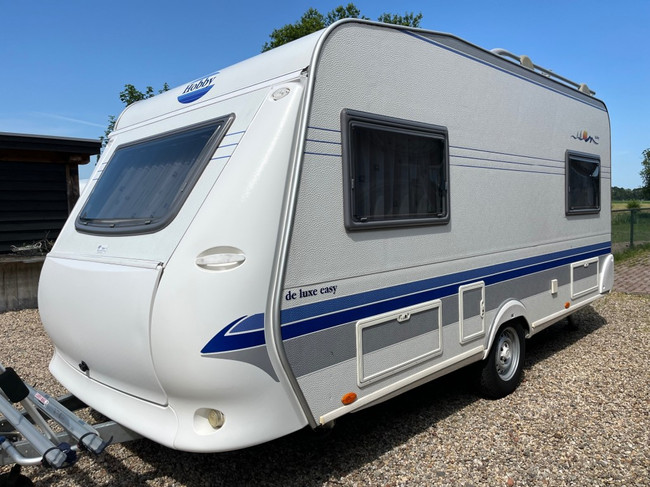 Hobby 450 De Luxe Easy vast bed , rondzit