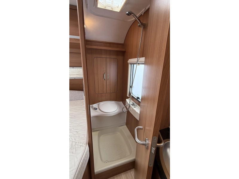 LMC Musica 470 D frans bed rondzit toilet  foto: 12