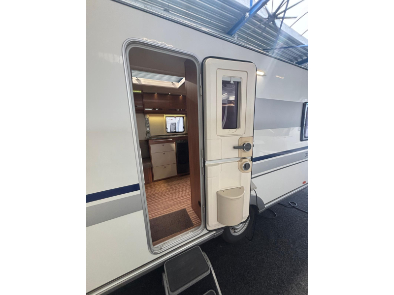 Adria Adora 462 PU voortent, fietsenrek.  foto: 14