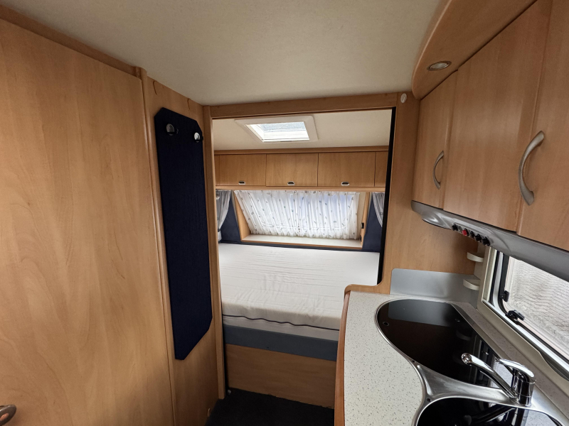 Hobby De luxe Easy 440 SF incl mover en voortent  foto: 10