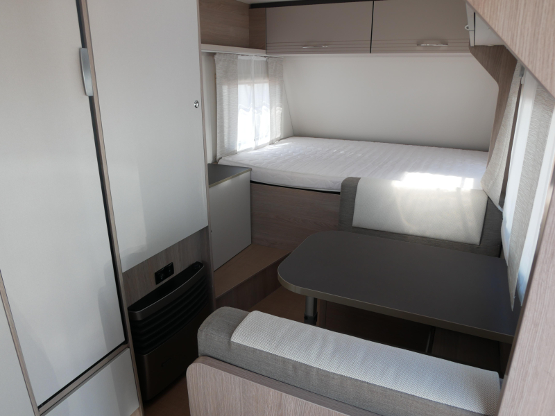 Bürstner Premio Life 425 TS Mover, voortent  foto: 8