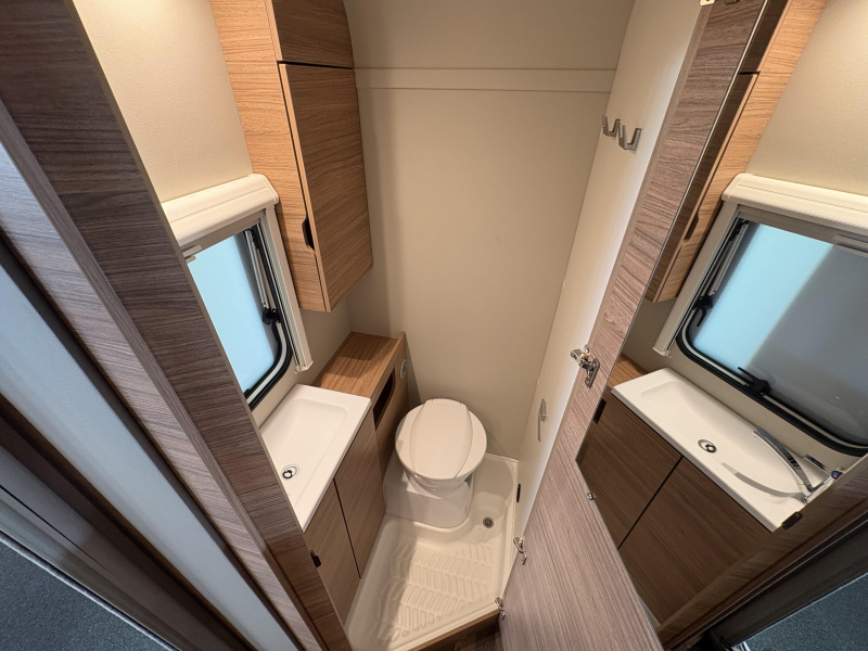 Weinsberg CaraOne Edition HOT 390 QD voortent | ex-verhuur  foto: 14