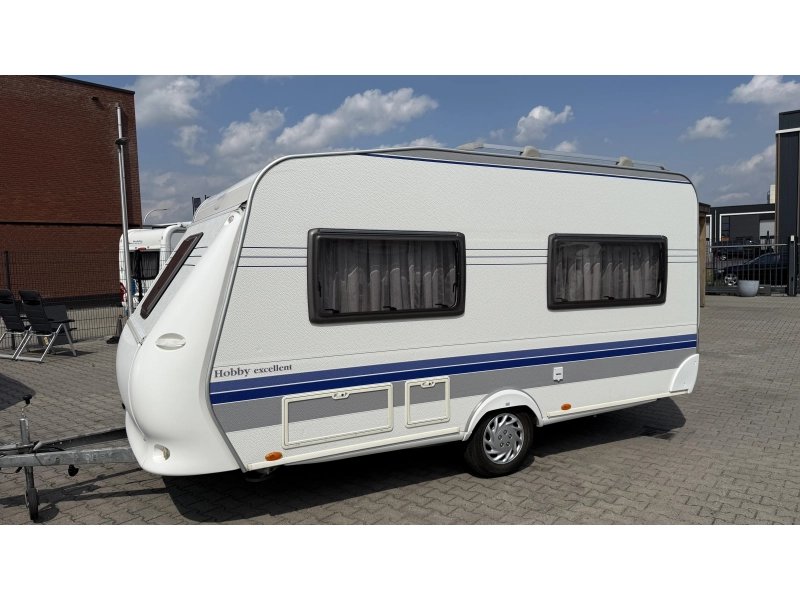 Hobby Excellent 410 SFE frans bed treinzit toilet  foto: 15