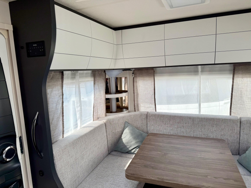 Hobby Excellent Edition 460 UFE Frans bed & rondzit!  foto: 15