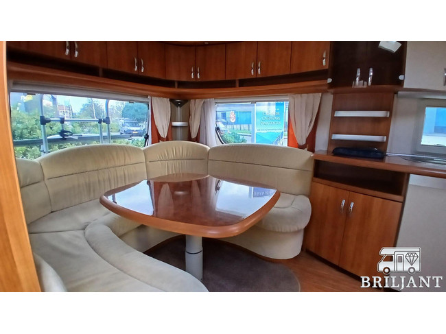 Hobby 560 UFE caravan fransbed/rondzit foto: 7