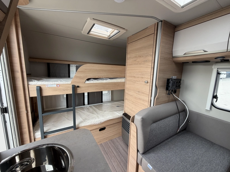 Knaus Sudwind Black Selection 540 FDK stapelbed / fransbed  foto: 15