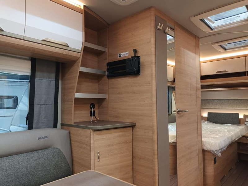 Knaus Sudwind Black Selection 460 EU 