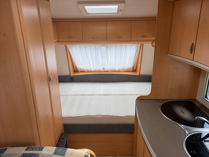 Hobby De Luxe 400 SF Mover/Voortent/Fietsdr.  foto: 2