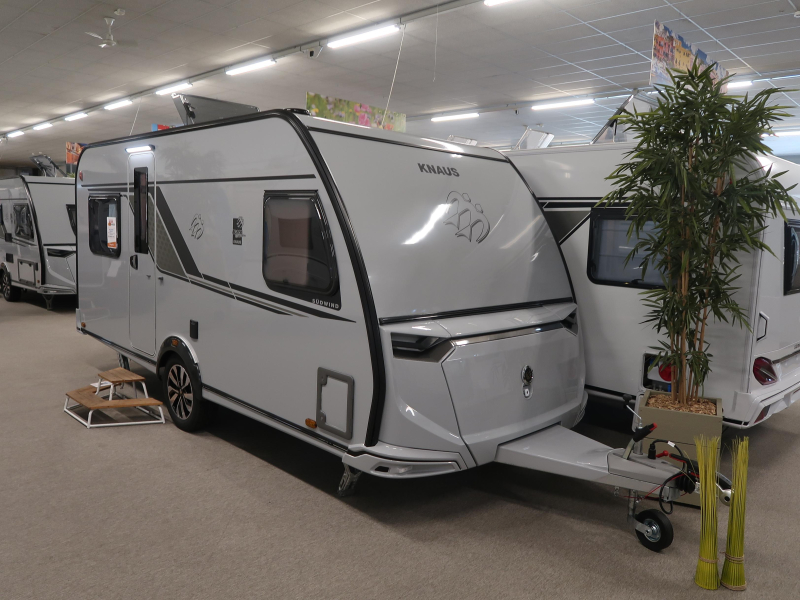 Knaus Sudwind Black Selection 450 FU FRANS BED / RONDZIT  foto: 16