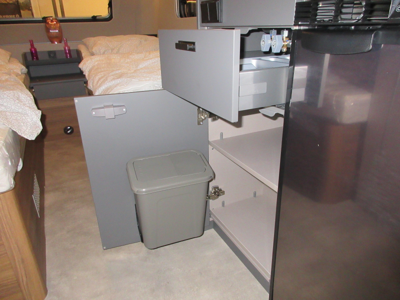 Eriba Feeling 470 COMPACT ENKELE BEDDEN!!  foto: 10