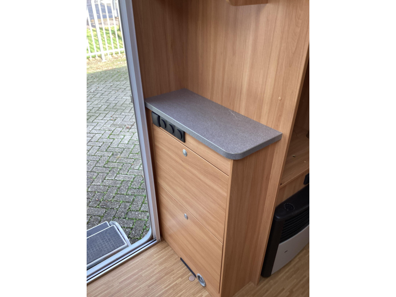Dethleffs Camper 450 DB voortent  foto: 16
