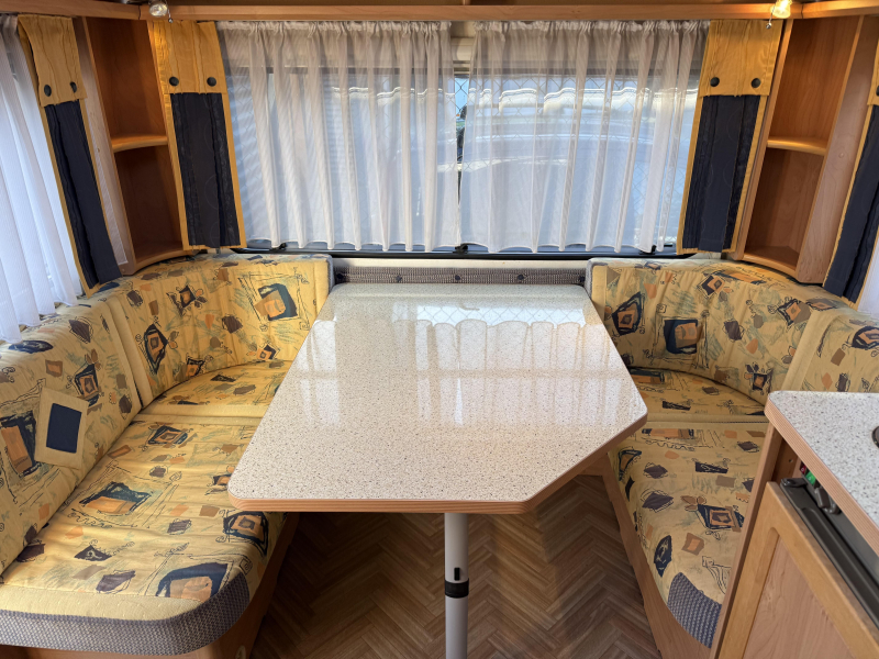 Bürstner Amara 450 TS FRANSBED RONDZIT VOORTENT  foto: 5