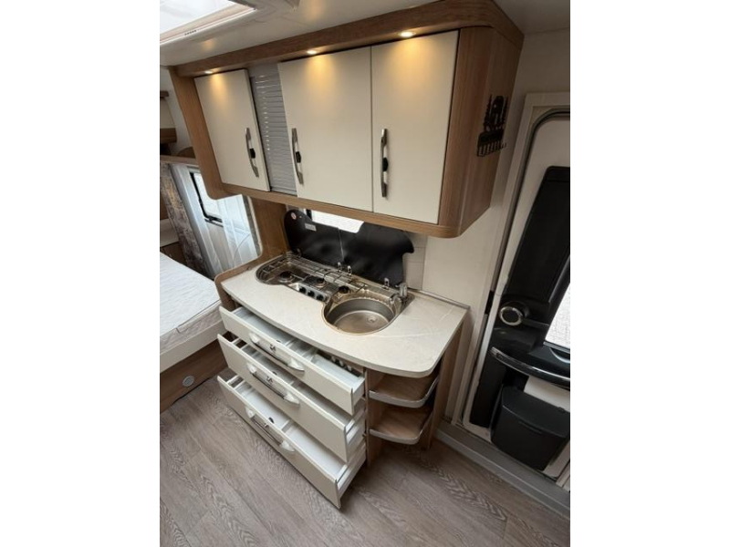 Hobby De Luxe 540 UFF Incl. Mover en Airco  foto: 15
