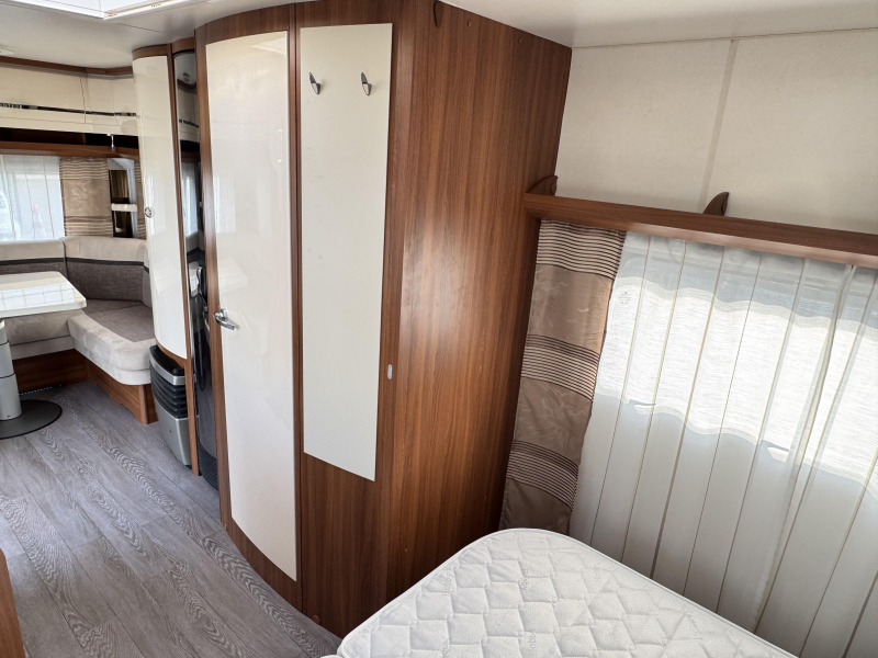 Hobby Excellent 540 UFF -rondzit-queensbed  foto: 11
