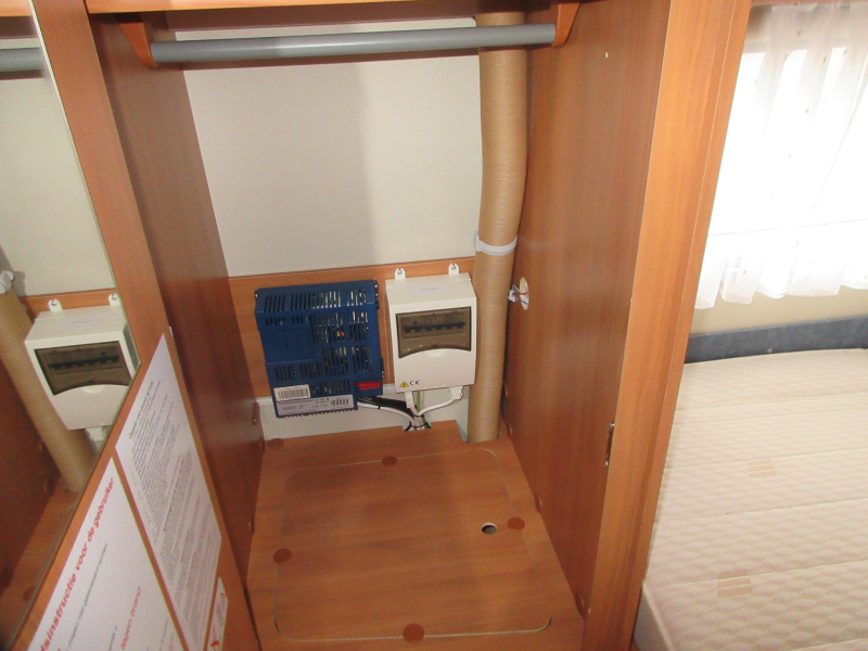 Eriba Touring 310 ZEER COMPACT, MET HEFDAK  foto: 15