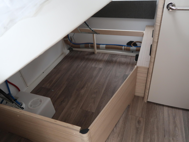 Fendt Bianco Activ 495 SFE MET MIDDEN-DWARS KEUKEN !  foto: 7